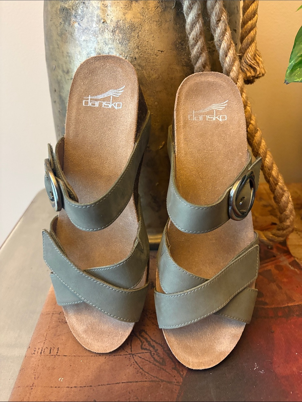 NWOT Dansko Susie Sandals Army Green Open Toe Double Strap Wedge EU39/US 8.5-9 - Picture 2 of 14
